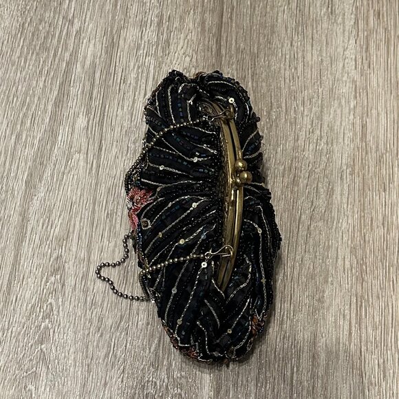 Elegant Black Beaded Clutch with Floral Design - Picture 11 of 12